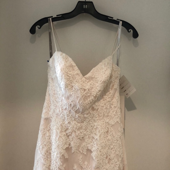 Monique Lhuillier Wedding Dress - Picture 1 of 4